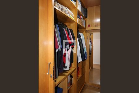 Apartamento para alugar com 200m², 3 quartos e 2 vagas Apartamento para alugar com 200m², 3 quartos e 2 vagasCloset da suíte 1