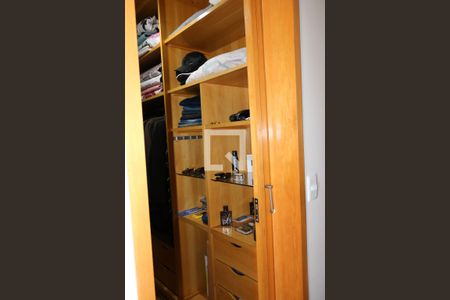 Apartamento para alugar com 200m², 3 quartos e 2 vagas Apartamento para alugar com 200m², 3 quartos e 2 vagasCloset da suíte 1