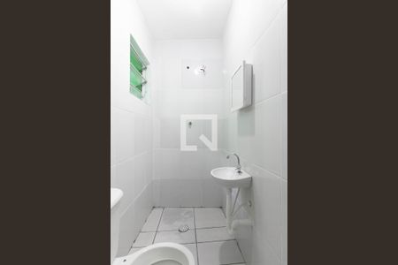 Banheiro  de casa de condomínio para alugar com 1 quarto, 45m² em Parque Cruzeiro do Sul, São Paulo