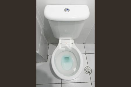 Detalhe banheiro de casa de condomínio para alugar com 1 quarto, 45m² em Parque Cruzeiro do Sul, São Paulo