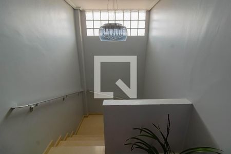 Casa à venda com 262m², 3 quartos e 2 vagas Casa à venda com 262m², 3 quartos e 2 vagasEscada