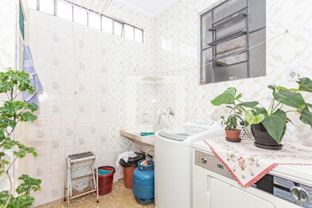 Casa à venda com 237m², 3 quartos e 2 vagas Casa à venda com 237m², 3 quartos e 2 vagasLavanderia