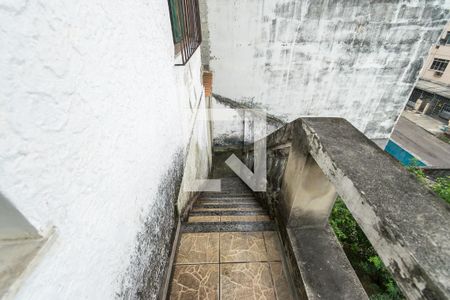 Varanda da Sala - Escada de acesso de casa à venda com 3 quartos, 135m² em Braz de Pina, Rio de Janeiro