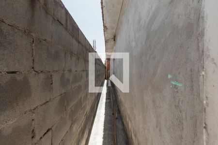 Casa à venda com 124m², 2 quartos e 2 vagasCorredor externo
