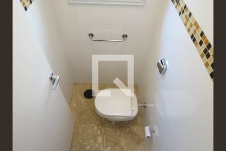 Casa à venda com 380m², 4 quartos e 7 vagasBanheiro 1