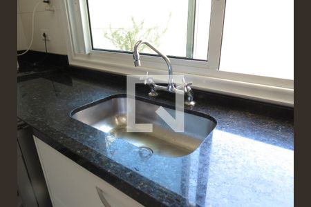 Casa à venda com 380m², 4 quartos e 7 vagasCozinha 