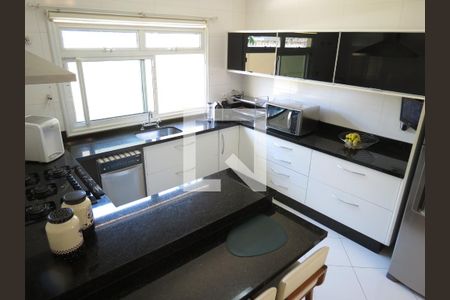 Casa à venda com 380m², 4 quartos e 7 vagasCozinha