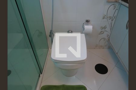 Casa à venda com 380m², 4 quartos e 7 vagasBanheiro Quarto 1