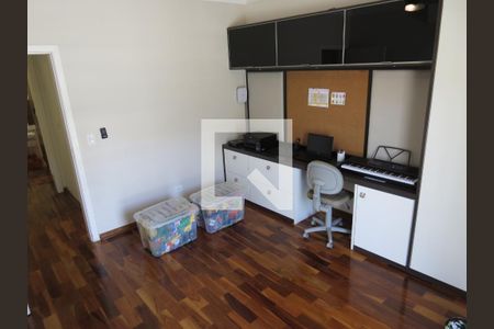 Casa à venda com 380m², 4 quartos e 7 vagasEscritório