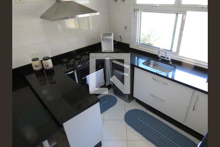 Casa à venda com 380m², 4 quartos e 7 vagasCozinha