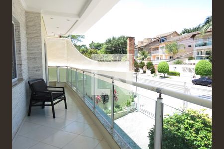 Casa à venda com 380m², 4 quartos e 7 vagasVaranda