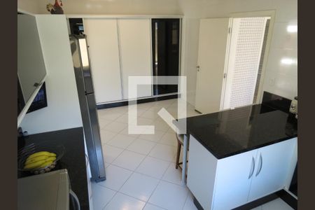 Casa à venda com 380m², 4 quartos e 7 vagasCozinha