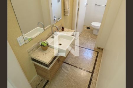Casa à venda com 380m², 4 quartos e 7 vagasBanheiro 1