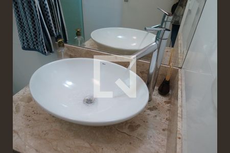 Casa à venda com 380m², 4 quartos e 7 vagasBanheiro Entrada Quartos 