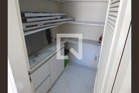Casa à venda com 380m², 4 quartos e 7 vagasDespensa