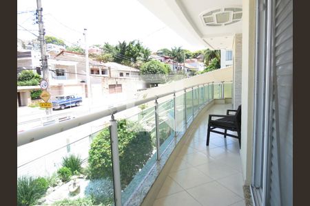 Casa à venda com 380m², 4 quartos e 7 vagasVaranda