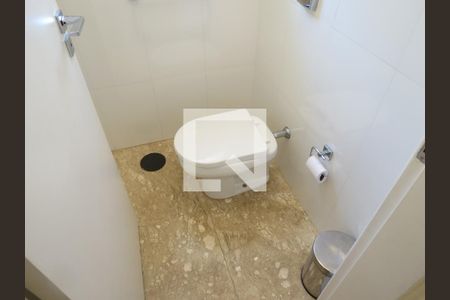 Casa à venda com 380m², 4 quartos e 7 vagasBanheiro 1 