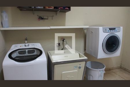 Casa à venda com 182m², 3 quartos e 2 vagasÁrea de Serviço