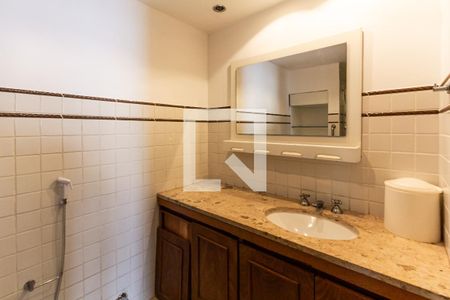 Banheiro  de apartamento para alugar com 3 quartos, 127m² em Vila Nova Conceição, São Paulo
