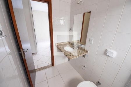 Casa de condomínio para alugar com 159m², 4 quartos e 2 vagasBanheiro da Suíte 1