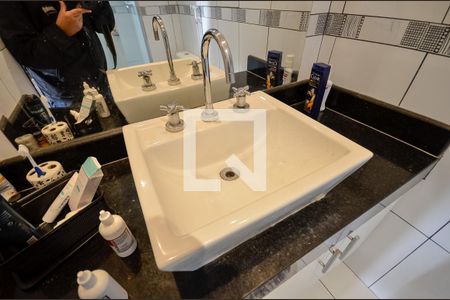 Apartamento à venda com 69m², 2 quartos e 2 vagas Apartamento à venda com 69m², 2 quartos e 2 vagasBanheiro da Suíte