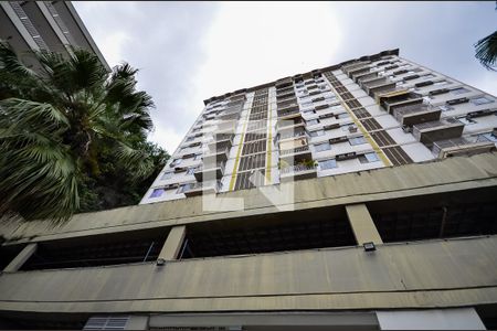 Apartamento à venda com 69m², 2 quartos e 2 vagas Apartamento à venda com 69m², 2 quartos e 2 vagasFachada