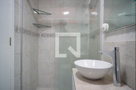 Banheiro  de apartamento para alugar com 1 quarto, 43m² em Jardim do Salso, Porto Alegre