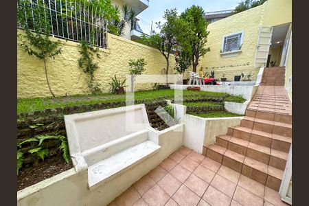 Casa à venda com 650m², 5 quartos e 8 vagasÁrea Externa