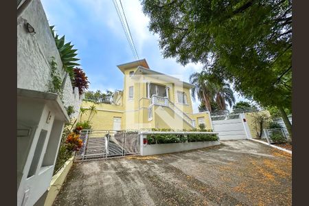 Casa à venda com 650m², 5 quartos e 8 vagasFachada