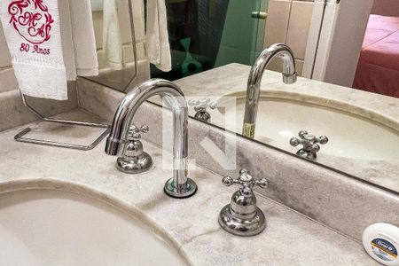 Apartamento à venda com 57m², 2 quartos e 2 vagasBanheiro da Suíte