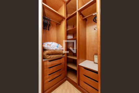 Apartamento para alugar com 50m², 1 quarto e 1 vaga Apartamento para alugar com 50m², 1 quarto e 1 vagaCloset do Quarto