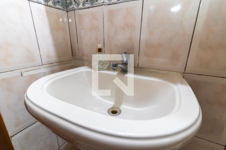 Casa à venda com 220m², 2 quartos e 2 vagasBanheiro - torneira