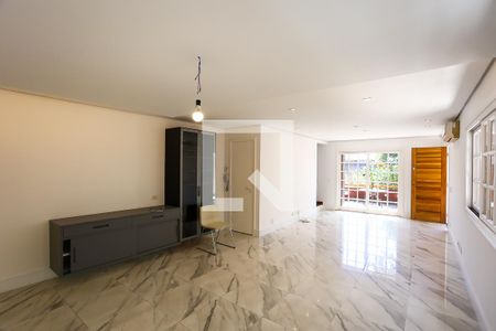 Sala de casa de condomínio à venda com 3 quartos, 240m² em Vila Tramontano, São Paulo