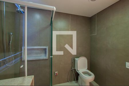 Banheiro de kitnet/studio para alugar com 1 quarto, 27m² em Pinheiros, São Paulo