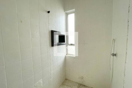 Banheiro de apartamento à venda com 1 quarto, 41m² em Vila Jardim, Porto Alegre