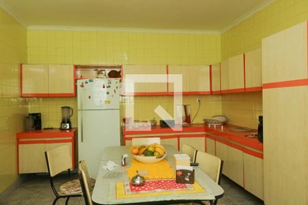 Casa à venda com 450m², 5 quartos e 2 vagas Casa à venda com 450m², 5 quartos e 2 vagasCozinha