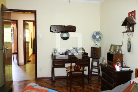 Casa à venda com 450m², 5 quartos e 2 vagas Casa à venda com 450m², 5 quartos e 2 vagasQuarto 5