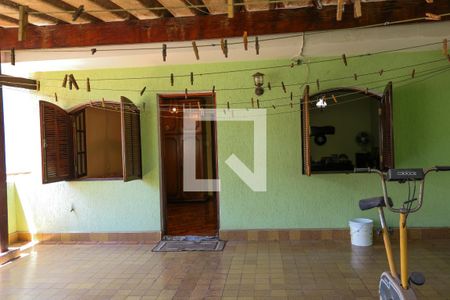 Casa à venda com 450m², 5 quartos e 2 vagas Casa à venda com 450m², 5 quartos e 2 vagasÁrea externa