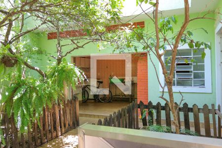 Casa à venda com 450m², 5 quartos e 2 vagas Casa à venda com 450m², 5 quartos e 2 vagasQuintal