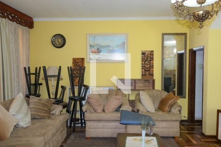 Casa à venda com 450m², 5 quartos e 2 vagas Casa à venda com 450m², 5 quartos e 2 vagasSala