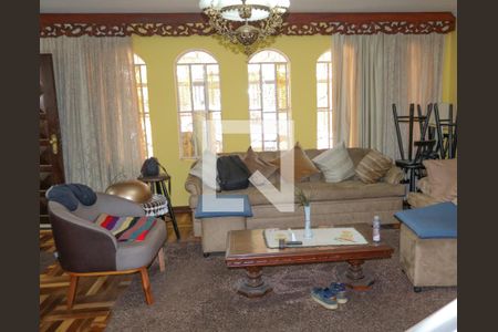 Casa à venda com 450m², 5 quartos e 2 vagas Casa à venda com 450m², 5 quartos e 2 vagasSala