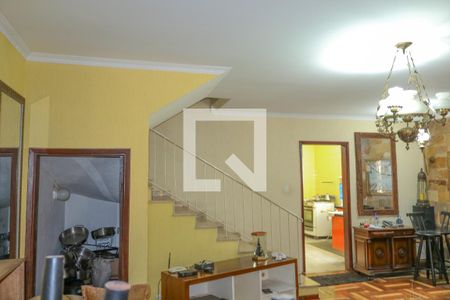 Casa à venda com 450m², 5 quartos e 2 vagas Casa à venda com 450m², 5 quartos e 2 vagasSala