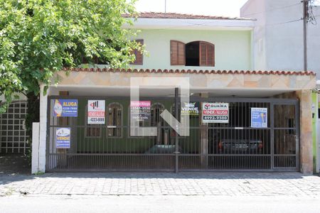 Casa à venda com 450m², 5 quartos e 2 vagas Casa à venda com 450m², 5 quartos e 2 vagasFachada