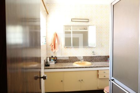 Casa à venda com 450m², 5 quartos e 2 vagas Casa à venda com 450m², 5 quartos e 2 vagasBanheiro 2