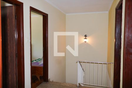 Casa à venda com 450m², 5 quartos e 2 vagas Casa à venda com 450m², 5 quartos e 2 vagasHall dos quartos