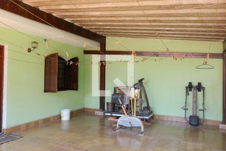 Casa à venda com 450m², 5 quartos e 2 vagas Casa à venda com 450m², 5 quartos e 2 vagasÁrea externa