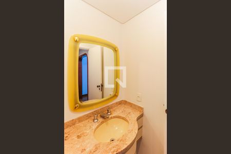 Apartamento à venda com 329m², 4 quartos e 3 vagas Apartamento à venda com 329m², 4 quartos e 3 vagasLavabo