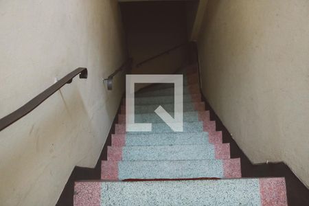 Apartamento para alugar com 100m², 3 quartos e sem vaga Apartamento para alugar com 100m², 3 quartos e sem vagaEscada