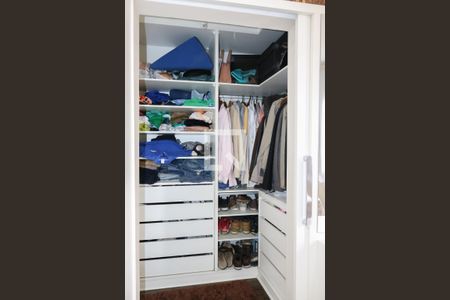 Apartamento à venda com 148m², 3 quartos e 4 vagasCloset da suíte 1