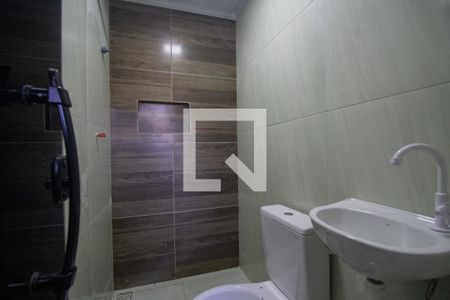 Banheiro de apartamento para alugar com 1 quarto, 48m² em Vargem Pequena, Rio de Janeiro